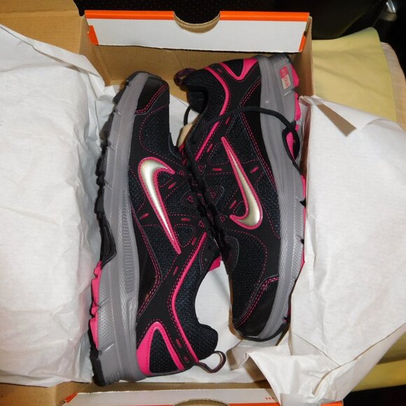 NEW nos 9.5M NIKE AIR ALVORD 9 BLACK/PINK WOMENS TRAIL SHOE IN BOX MINT! - Picture 1 of 13